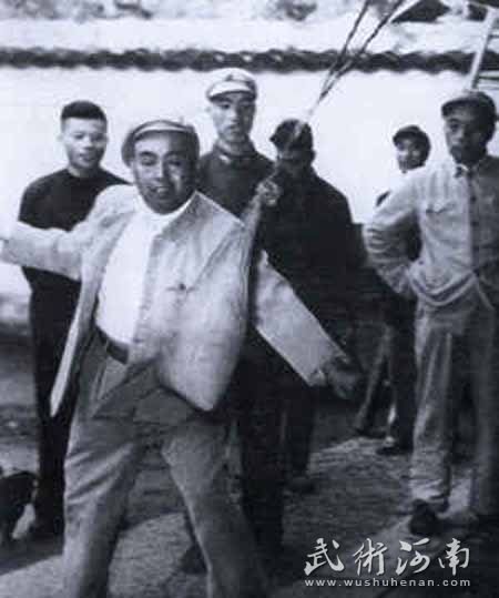 许世友击打沙袋.jpg